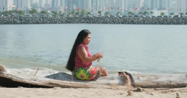 Inheemse Vrouw Van Kuna Indianen Uit Darin Province Panama Maken — Stockvideo