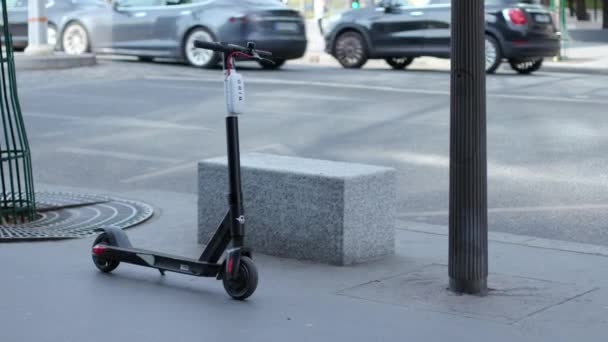 París Francia Abril 2019 Scooter Eléctrico París Francia Europa Para — Vídeo de stock