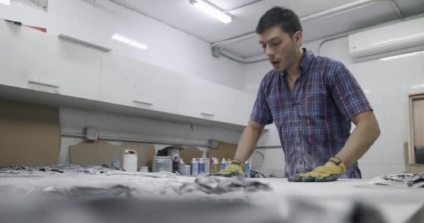Personas Trabajo Estudio Diseño Arquitectura Con Modelo Plástico Maqueta Nuevo — Vídeos de Stock