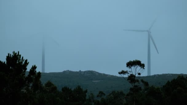 Turbinas Eólicas Para Energías Renovables Limpias Paisaje Natural Con Colinas — Vídeos de Stock