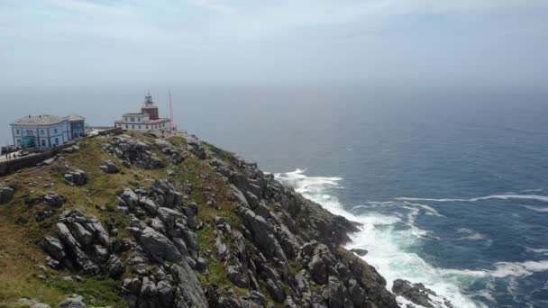 Leuchtturm in finisterre oder fisterra Ende der alten Welt — Stockvideo