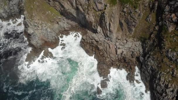 Luchtfoto van Facho Mountain in Finisterre Spanje — Stockvideo