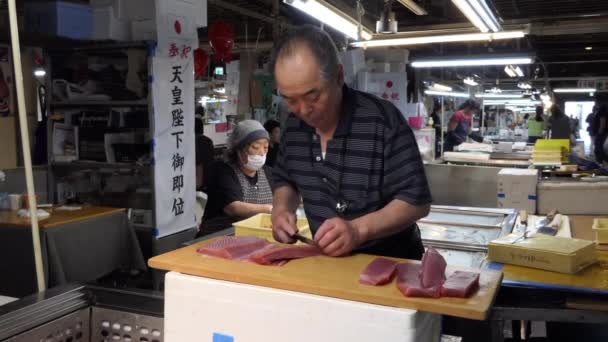 Shiogama Japan July 2019 Japoński Człowiek Czyszczenia Cięcia Tuńczyka Mięsa — Wideo stockowe