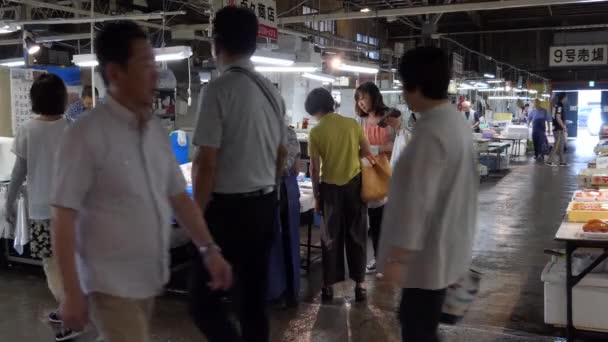 Shiogama Japão Julho 2019 Japoneses Comprando Carne Atum Sushi Mercado — Vídeo de Stock