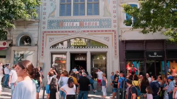 Vy över bokhandeln Livraria Lello i Porto Portugal — Stockvideo