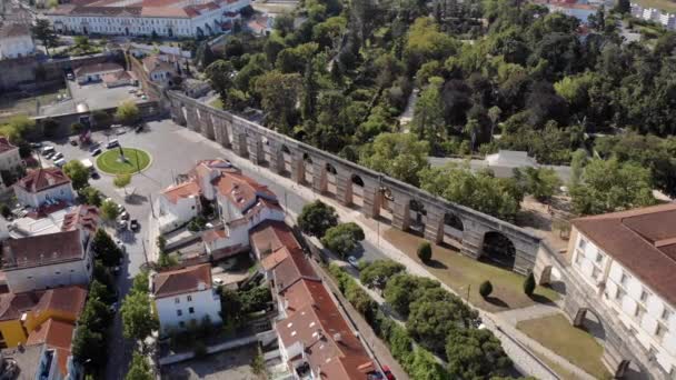 Εναέρια θέα της Κοΐμπρα στην Πορτογαλία και το υδραγωγείο — Αρχείο Βίντεο