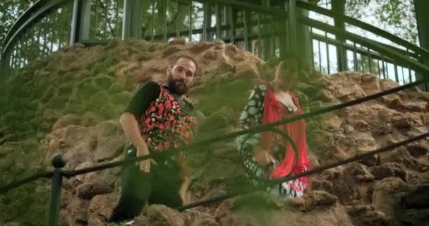 Hombre Mujer Bailando Flamenco Parque Los Españoles Danza Tradicional Andalucía — Vídeos de Stock