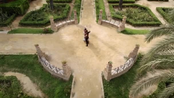 Vista Aérea Desde Dron Hombre Mujer Bailando Flamenco Parque Los — Vídeos de Stock