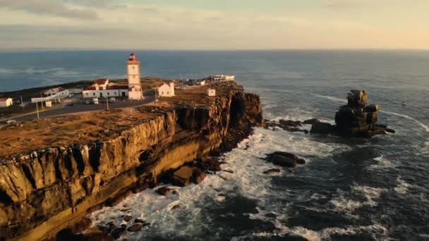 Peniche Portugal 'daki Deniz fenerinin havadan görünüşü — Stok video