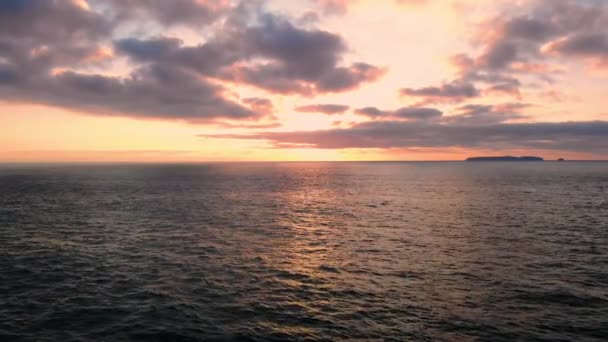 Vue Aérienne Du Coucher Du Soleil Sur La Mer Au Portugal — Video