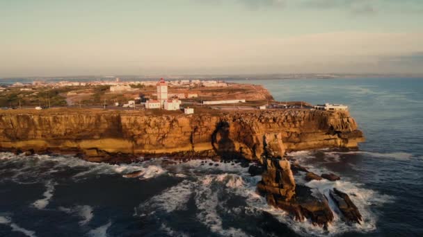 Peniche Portugal 'daki Deniz fenerinin havadan görünüşü — Stok video