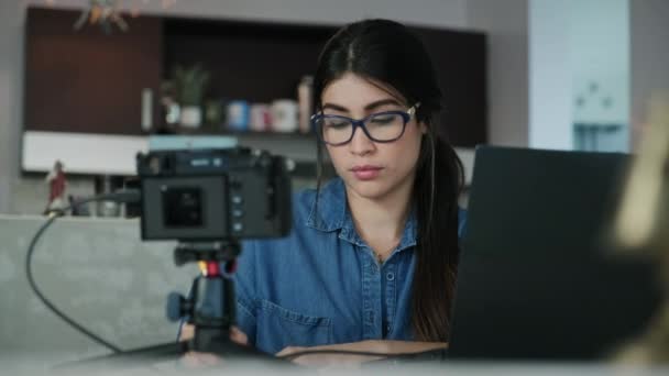 Portrait Hispanic Woman Doing Meeting Web Conference Home Caucasian People — Stock Video