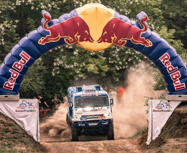 Rostov-On-Don, Rusya-20 Mayıs 2018: Kamaz ve Maz Dakar kamyon Bizon kamyon gösterisi