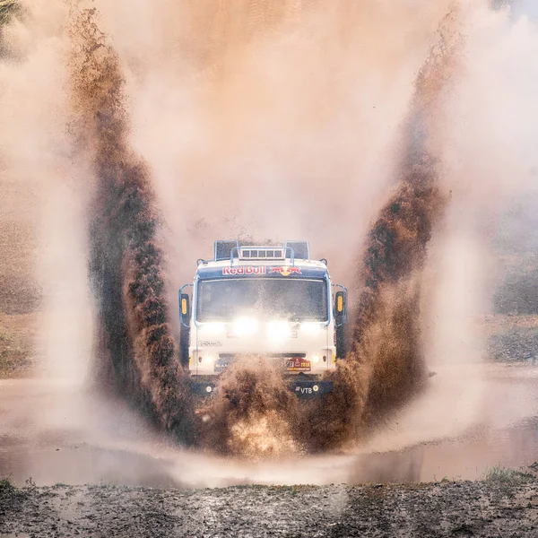 Rostov-On-Don, Rusya-20 Mayıs 2018: Kamaz ve Maz Dakar kamyon Bizon kamyon gösterisi