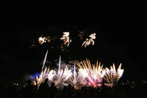 Skutečné Video Fireworks Hlubokém Černém Pozadí Nebe Futuristickém Festivalu Zábavní — Stock fotografie