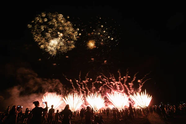 Skutečné Video Fireworks Hlubokém Černém Pozadí Nebe Futuristickém Festivalu Zábavní — Stock fotografie