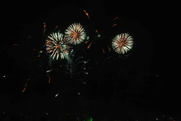 Véritables Feux Artifice Sur Fond Noir Profond Sky Sur Futuristic — Photo