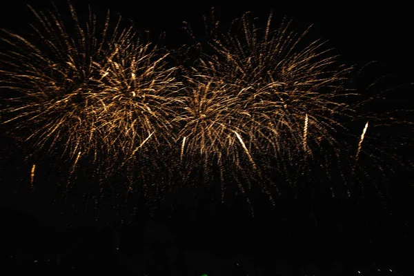 Véritables Feux Artifice Sur Fond Noir Profond Sky Sur Futuristic — Photo