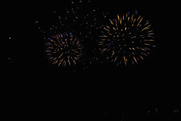 Echt Vuurwerk Deep Black Achtergrond Hemel Futuristische Fireworks Festival Show — Stockfoto