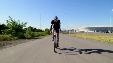 Profesyonel triatloncu bisiklet, pedallı bisiklet, spor konsepti.