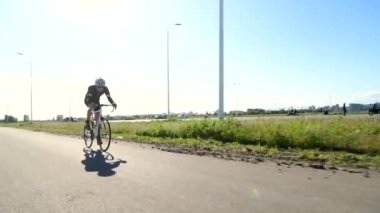 Profesyonel triatloncu bisiklet, pedallı bisiklet, spor konsepti.