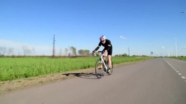 Profesyonel triatloncu bisiklet, pedallı bisiklet, spor konsepti.