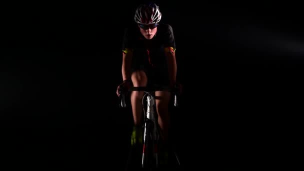 Sportowy kolarstwo rower drogowy, koncepcja sportowa, studio czarne tło odizolowane — Wideo stockowe