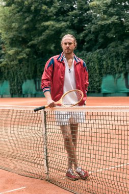 net Tenis Kortu, tenis raketi duran adamla retro tarz