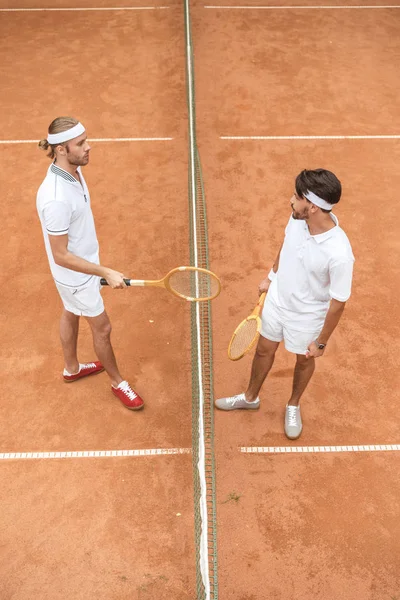 Tennis Players Retro Wooden Rackets Court Together — Stock Photo, Image