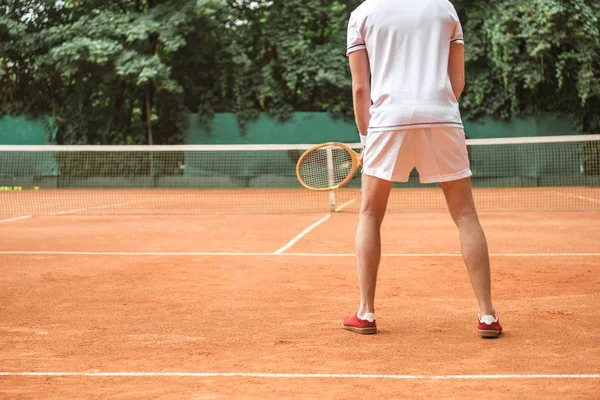 Back view of tennis player with racket on tennis court with net — Stock Photo