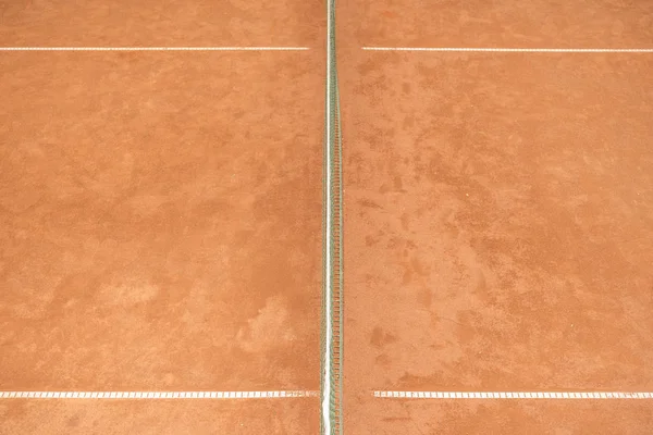 Texture of brown tennis court with tennis net for game — Stock Photo