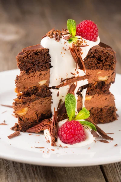 Çikolatalı krema krem ve ahududu ile parçası