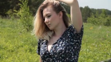 Seksi kadın güneşlenme