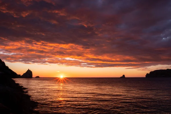 Прекрасний захід сонця на морі. Прекрасний фон природи . — стокове фото