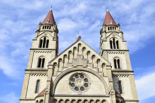St Francis Assisi Kilisesi (aka Meksika). Bazilika tarzında Katolik Kilisesi Viyana, Avusturya. 1898 ve 1910 arasında inşa edilmiş.