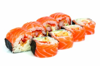 İzole deniz ürünleri - beyaz arka plan üzerinde rulo