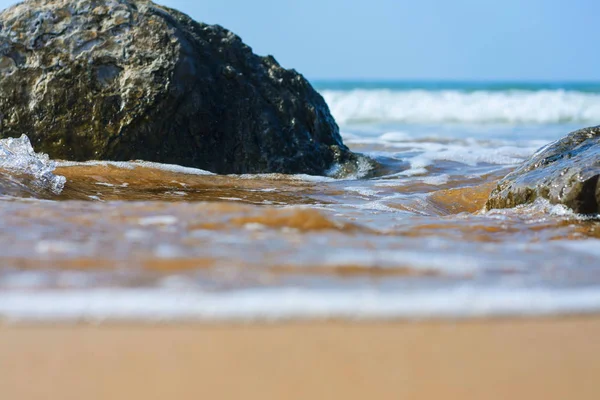 dalgalar plaj rüzgar taşlar