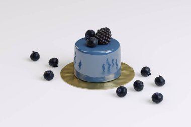 Berry muffin beyaz bir arka plan üzerinde böğürtlen ile