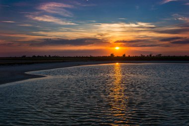 Günbatımı - yıldızın üst kenarının ortadan kalkması an