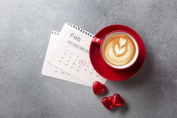 Tarjeta Felicitación San Valentín Taza Café Rojo Caramelos Durante Calendario — Foto de Stock