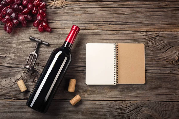 Cena Vacaciones Con Vino Tinto Regalo Madera Rústica Vista Superior — Foto de Stock