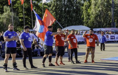 Rusya ve Çin'den en güçlü sporcular gücü spor yarışmalarında bir araya geldi