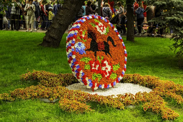 çiçek tasarım, çiçek düzenlemeleri. parlak güzel zarif arması çiçekler,