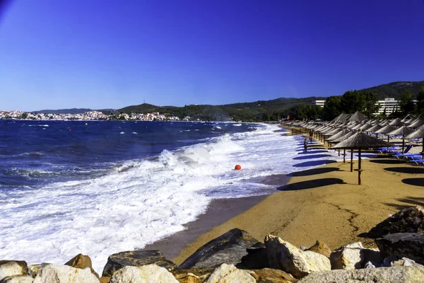 Onda Surf Azul Escuro Monotonia Foram Rolados Costa Espuma Branca — Fotografia de Stock