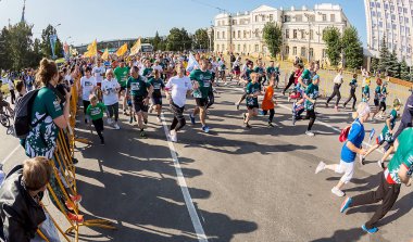 Sibirya uluslararası maratonu kitlesel bir spordur. Dünyanın dört bir yanından çok sayıda seyirci ve sporcu yutup toplar