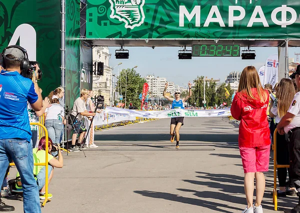 シベリア国際マラソンはマススポーツです 世界中から多くの観客やアスリートを集める — ストック写真