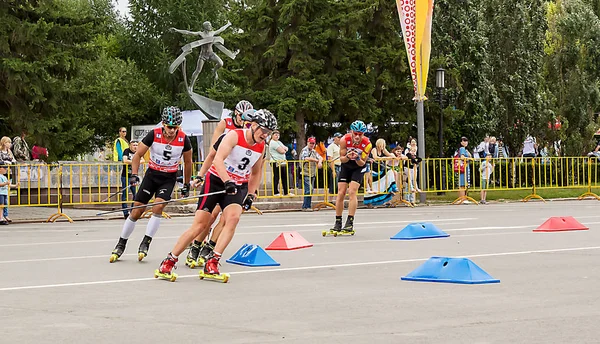 Patenli kayaklarda kayakçıların gösterileri