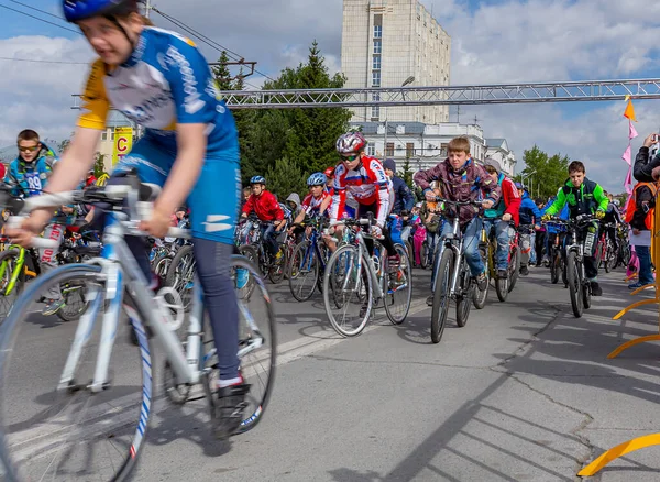 Les Compétitions Masse Cyclistes Dans Ville Omsk Sibérie Sont Devenues — Photo