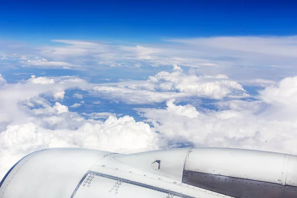 Wing Plane White Fluffy Dark Gloomy Clouds Float Changing Color — Stock Photo, Image