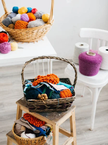 Color Yarn Knitting Knitting Needles Basket Colorful Yarn — Stock Photo, Image